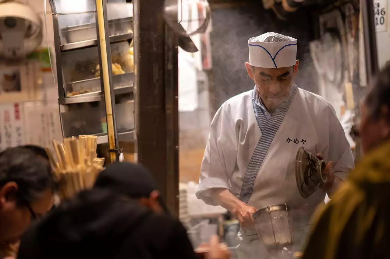 Explorando las maravillas de la comida callejera asiática: una guía de platos imprescindibles